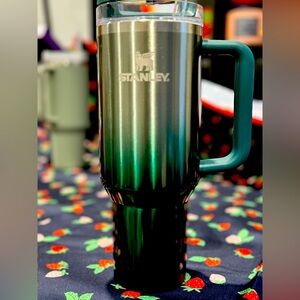 Stanley 40 oz Authentic Pine Gradient